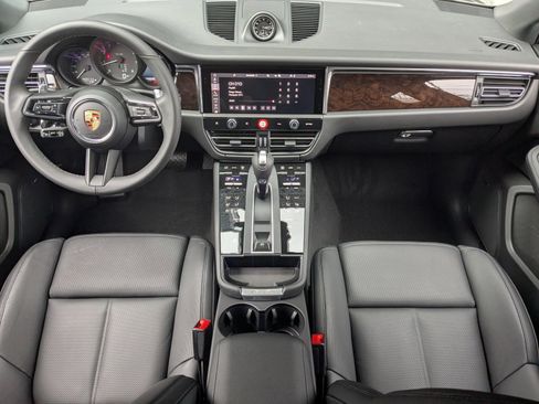 Certified 2026 Porsche Macan AWD/4WD image 24