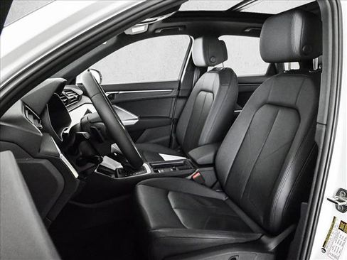 Certified 2025 Audi Q3 2.0T Premium w/ Convenience Package image 17