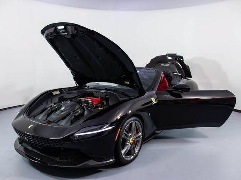 Certified 2024 Ferrari Roma Spider RWD image 33