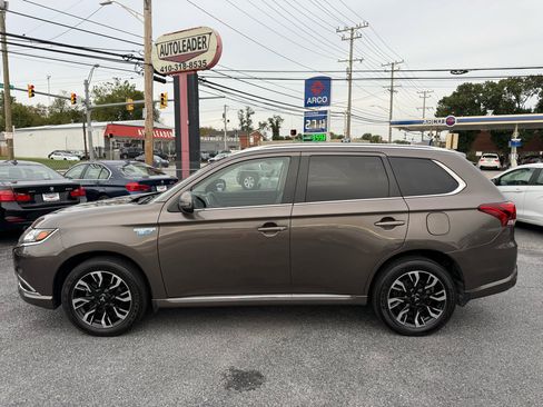 Used 2018 Mitsubishi Outlander SEL image 6