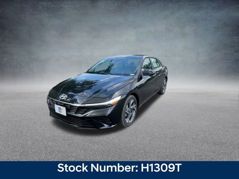 New 2025 Hyundai Elantra Limited image 7