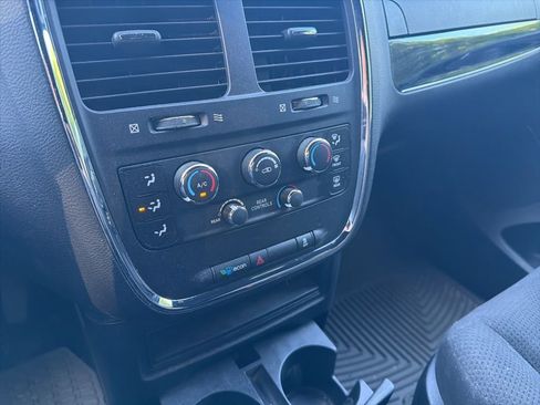 Certified 2016 Dodge Grand Caravan SE FWD image 17
