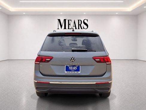 Used 2022 Volkswagen Tiguan SE FWD image 4