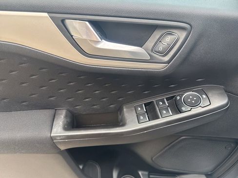 Used 2020 Ford Escape SE image 21