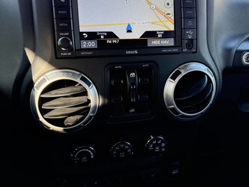 Used 2017 Jeep Wrangler Unlimited Sahara w/ Connectivity Group image 13