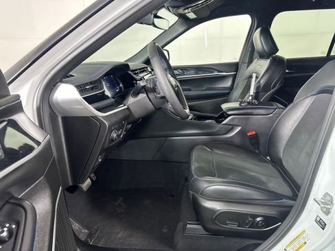 Used 2022 Jeep Grand Cherokee Trailhawk image 11