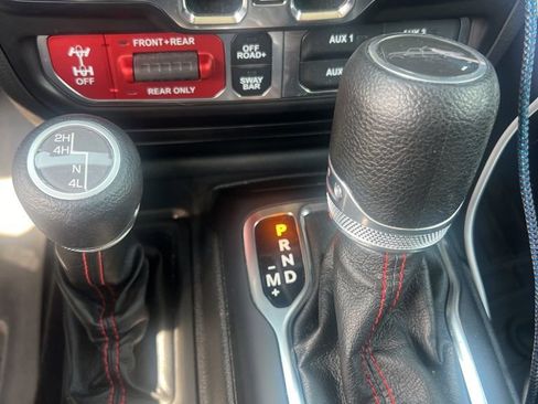 Used 2021 Jeep Gladiator Rubicon AWD/4WD image 15