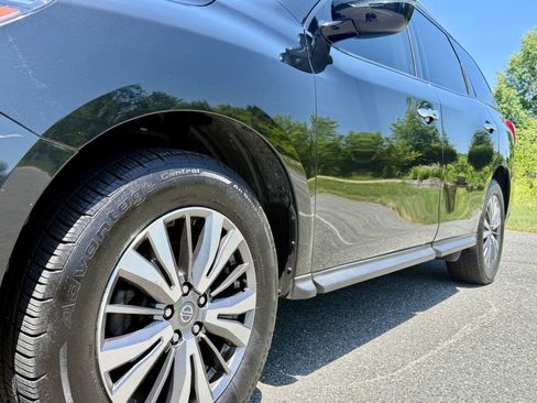 Used 2019 Nissan Pathfinder SV AWD/4WD image 12