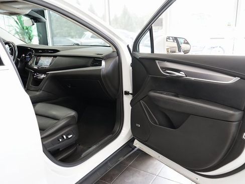 Used 2017 Cadillac XT5 Luxury w/ Driver Awareness Package image 38
