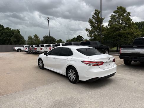 Used 2018 Toyota Camry FWD image 4