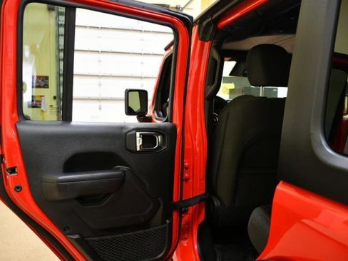 Used 2025 Jeep Wrangler Sport S image 41