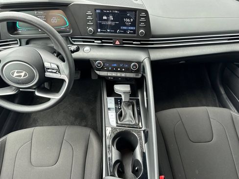 Used 2025 Hyundai Elantra Hybrid FWD image 13