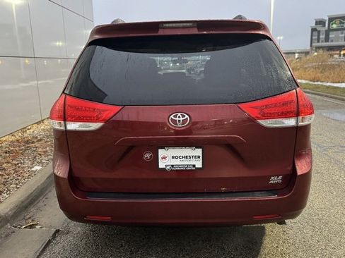 Used 2013 Toyota Sienna XLE image 39