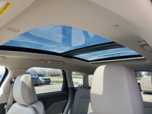 Certified 2024 Lincoln Corsair AWD w/ Equipment Group 101A image 9