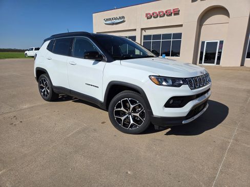 Used 2025 Jeep Compass Limited AWD/4WD image 2