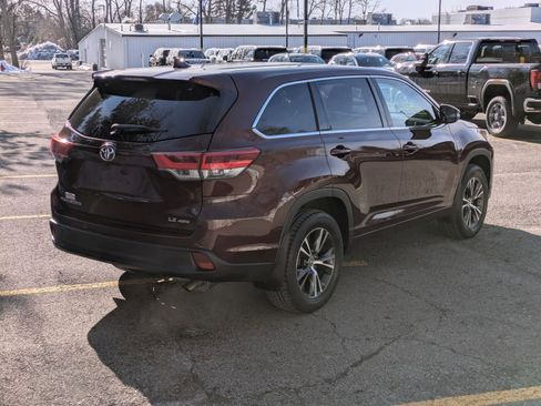 Used 2017 Toyota Highlander Plus image 7