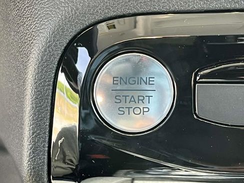New 2025 Ford Escape SE FWD image 24