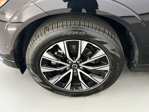 Used 2025 Volvo XC60 B5 Plus image 11