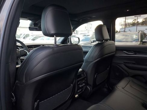 New 2025 Jeep Grand Cherokee Limited image 12