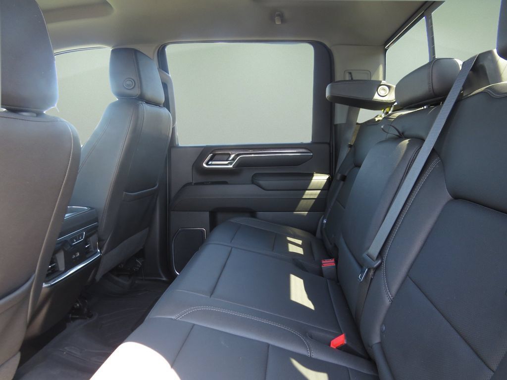 Used 2024 Chevrolet Silverado 2500 LTZ w/ LTZ Plus Package AWD/4WD image 14