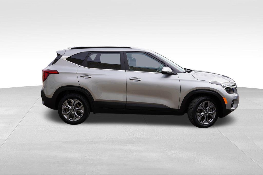 Certified 2024 Kia Seltos S AWD/4WD image 3