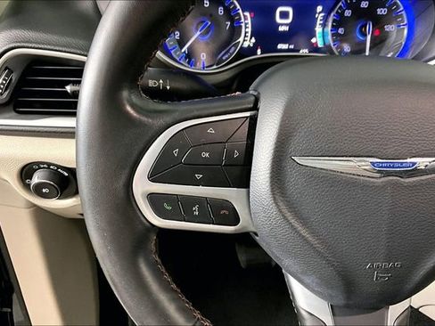 Used 2020 Chrysler Pacifica Touring-L Plus image 10