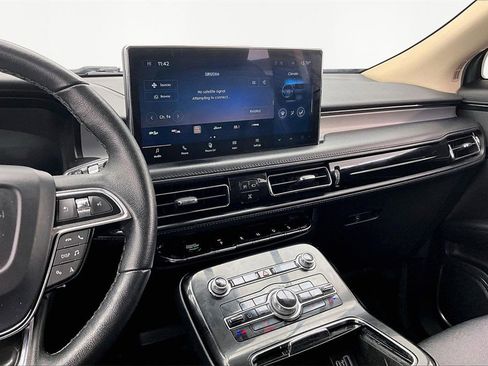 Used 2022 Lincoln Nautilus FWD image 6