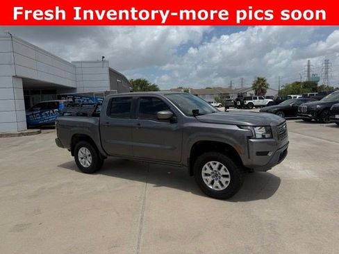 Used 2022 Nissan Frontier SV AWD/4WD image 2