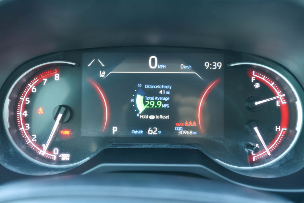 Used 2025 Toyota RAV4 LE FWD image 27