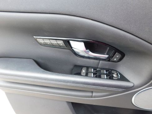 Used 2018 Land Rover Range Rover Evoque SE image 36