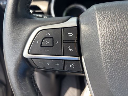 Used 2023 Toyota Highlander XLE image 11