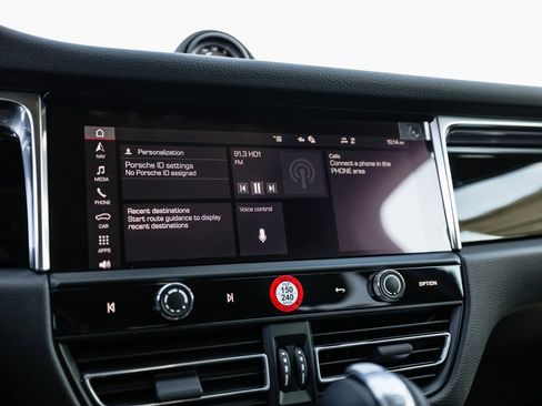 Certified 2025 Porsche Macan image 18