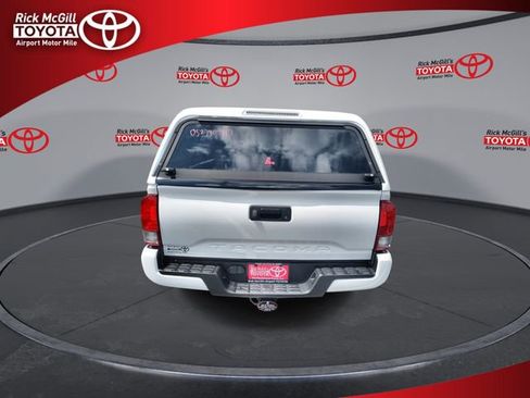 Used 2017 Toyota Tacoma TRD Sport w/ Tow Package (A/T) AWD/4WD image 7