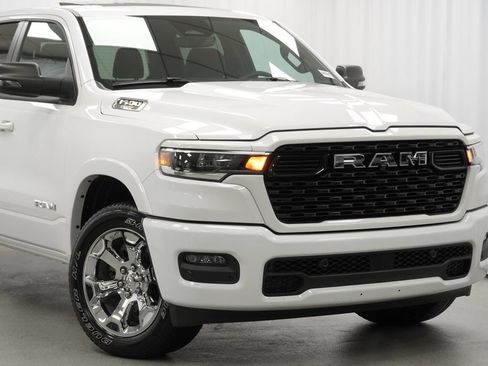 Used 2025 RAM 1500 Big Horn AWD/4WD image 3
