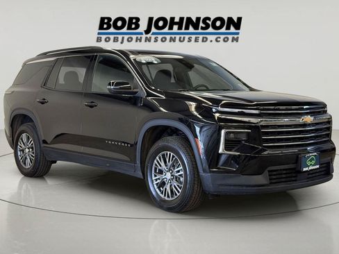 Used 2025 Chevrolet Traverse LT AWD/4WD image 2