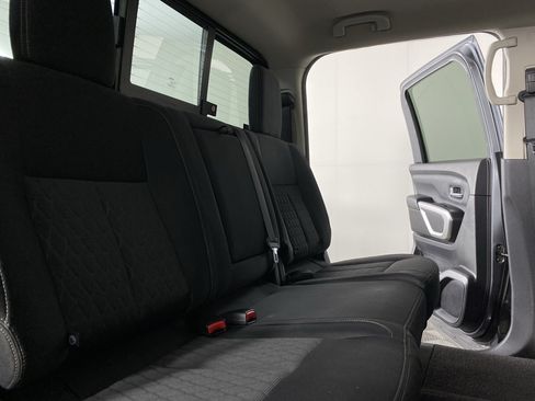 Used 2018 Nissan Titan SV w/ SV Convenience Package AWD/4WD image 17