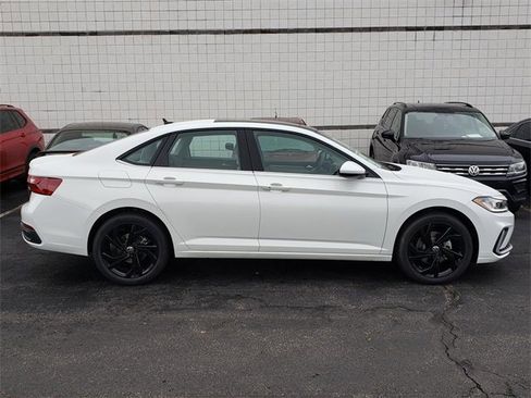 New 2025 Volkswagen Jetta SE image 2