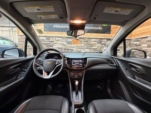 Used 2018 Chevrolet Trax LT w/ LT Convenience Package image 16