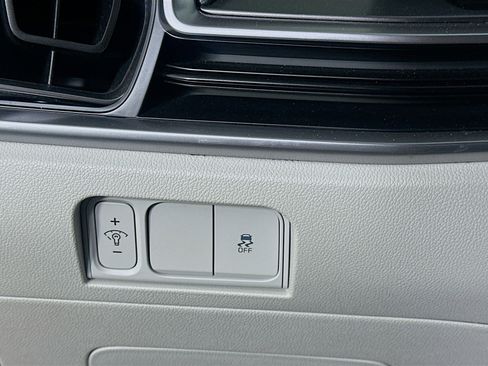 Used 2024 Kia Sorento S w/ Panoramic Sunroof Package image 17