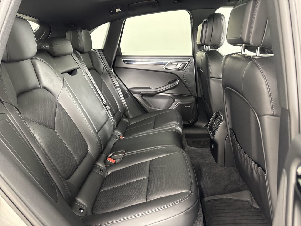 Certified 2025 Porsche Macan S AWD/4WD image 23