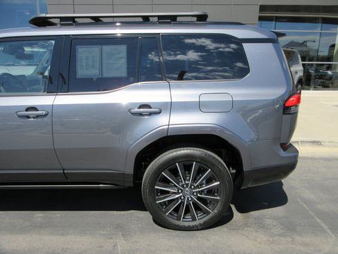 Used 2025 Lexus GX 550 w/ Accessory Package (2T) AWD/4WD image 4