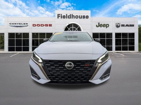 Used 2024 Nissan Altima 2.5 SR FWD image 7