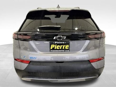 Used 2023 Chevrolet Bolt EUV LT w/ Convenience Package FWD image 3