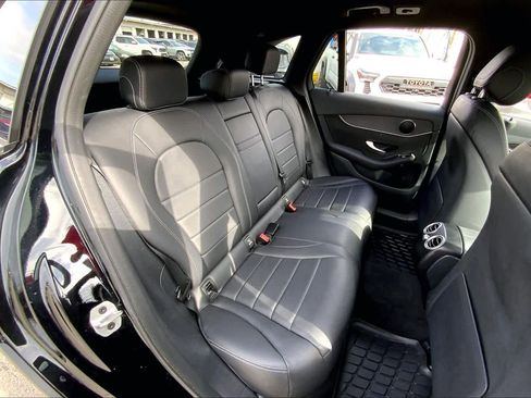 Used 2022 Mercedes-Benz GLC 300 4MATIC image 18
