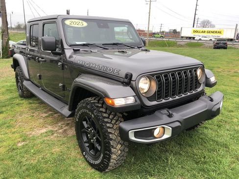 Used 2025 Jeep Gladiator Sport image 15