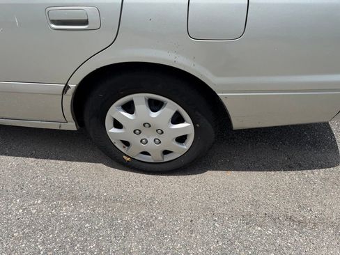Used 2000 Toyota Camry LE FWD image 8