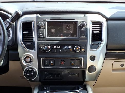 Used 2019 Nissan Titan SV w/ SV Convenience Package AWD/4WD image 16