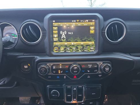 Used 2023 Jeep Wrangler Sahara w/ Cold Weather Group image 18