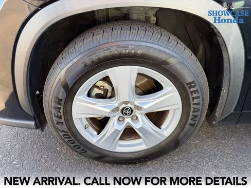 Used 2022 Toyota Highlander L FWD image 7