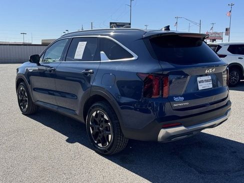Used 2024 Kia Sorento S image 4